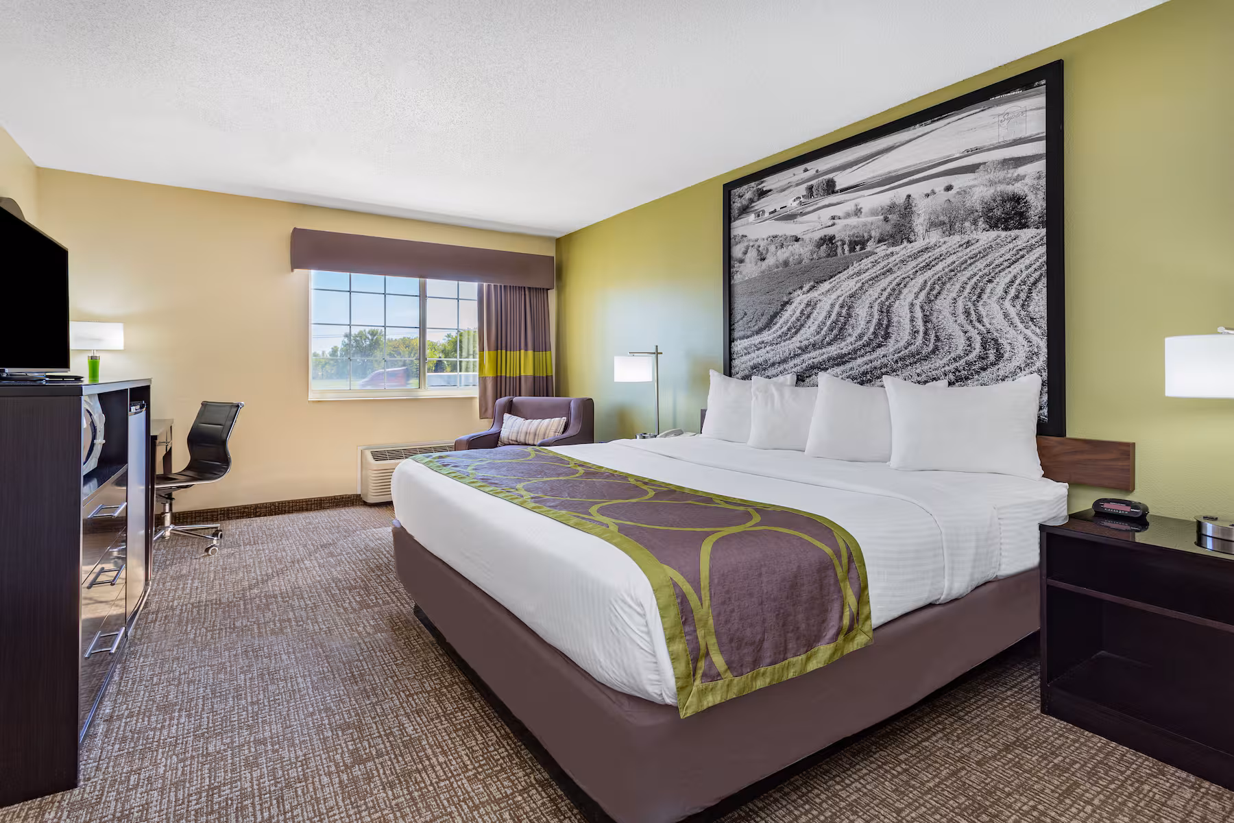 King room with a king-size bed at Emmetsburg Hotel & Suites